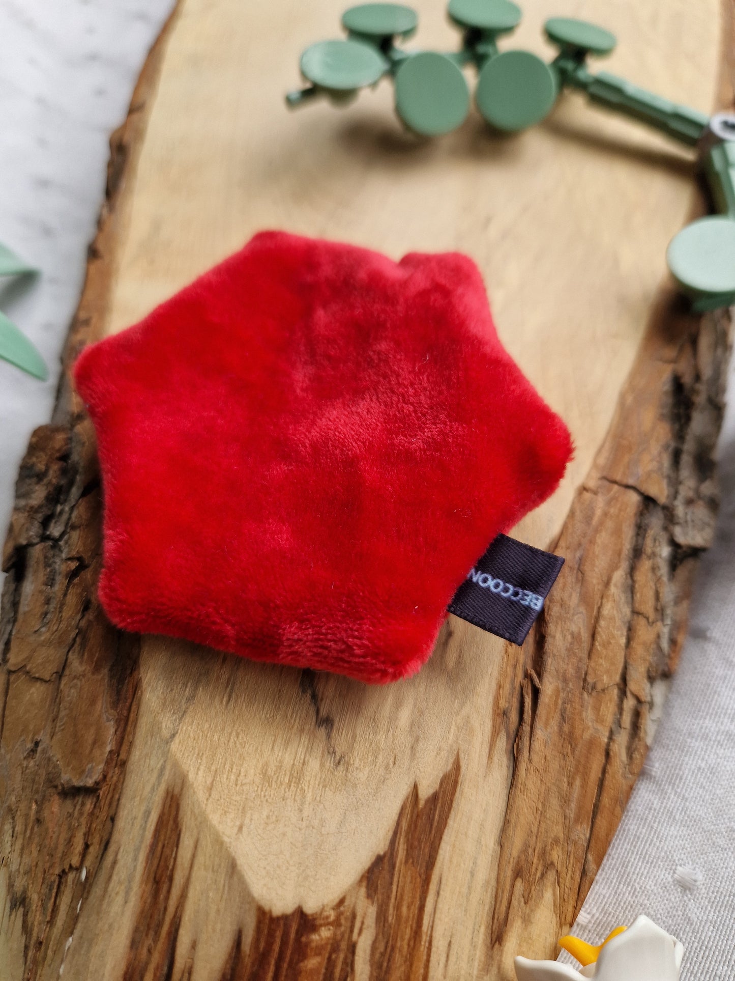 Dice D20 - fidget plush - red