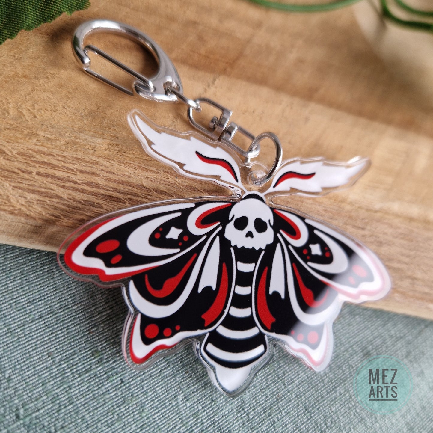 Skull moth | keychain
