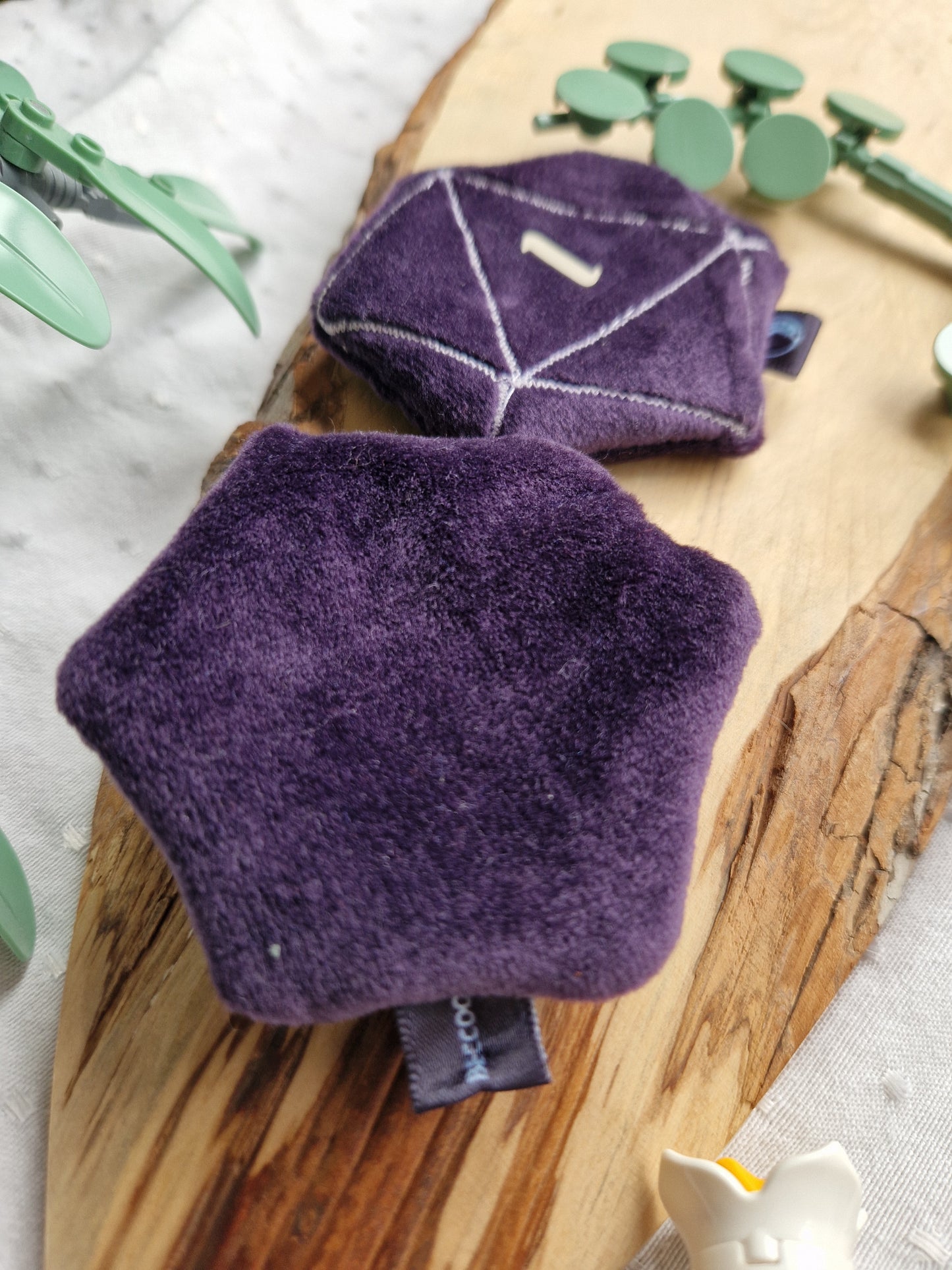 Dice D20 - fidget plush - purple