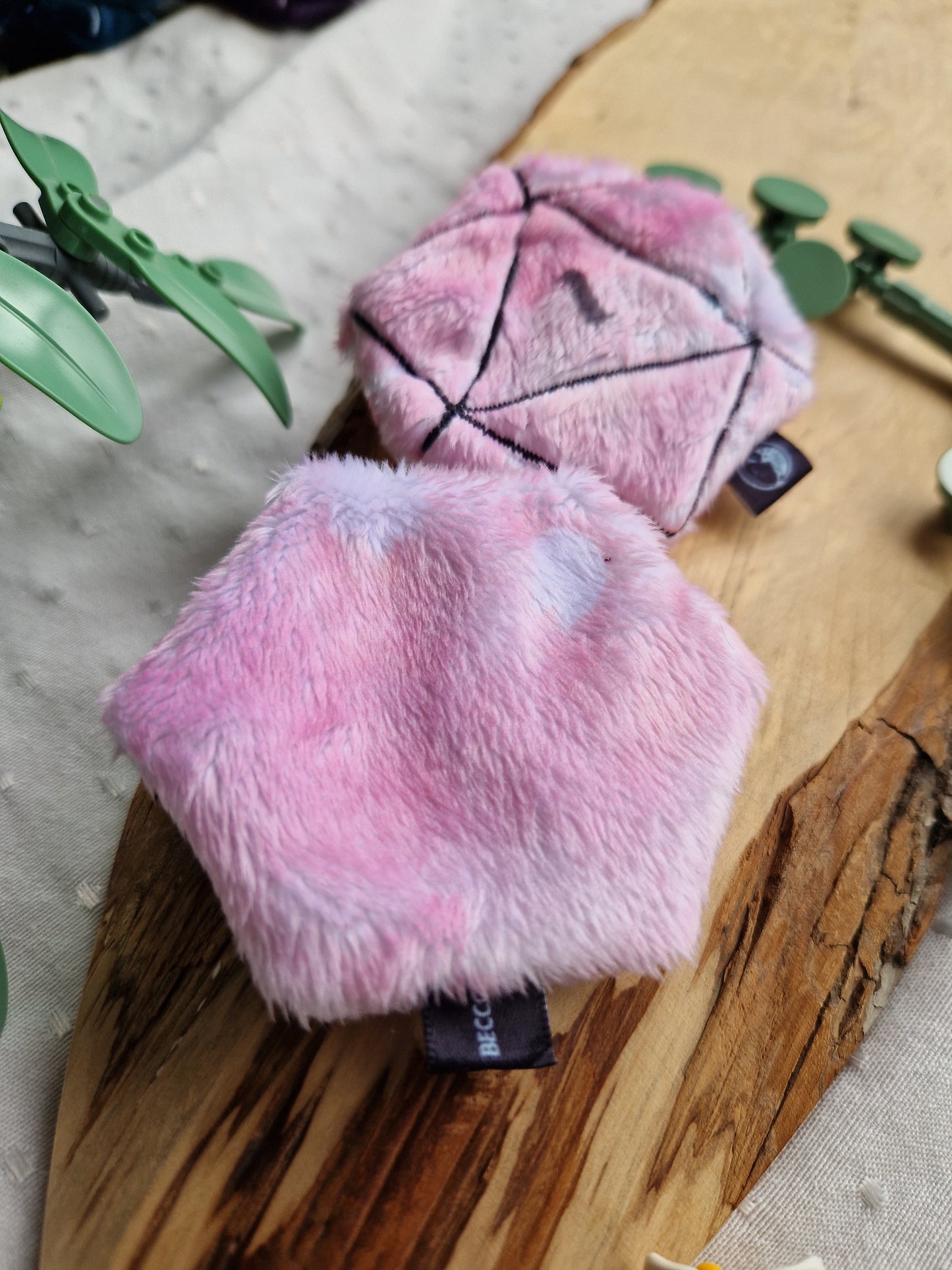 Dice D20 - fidget plush - light pink