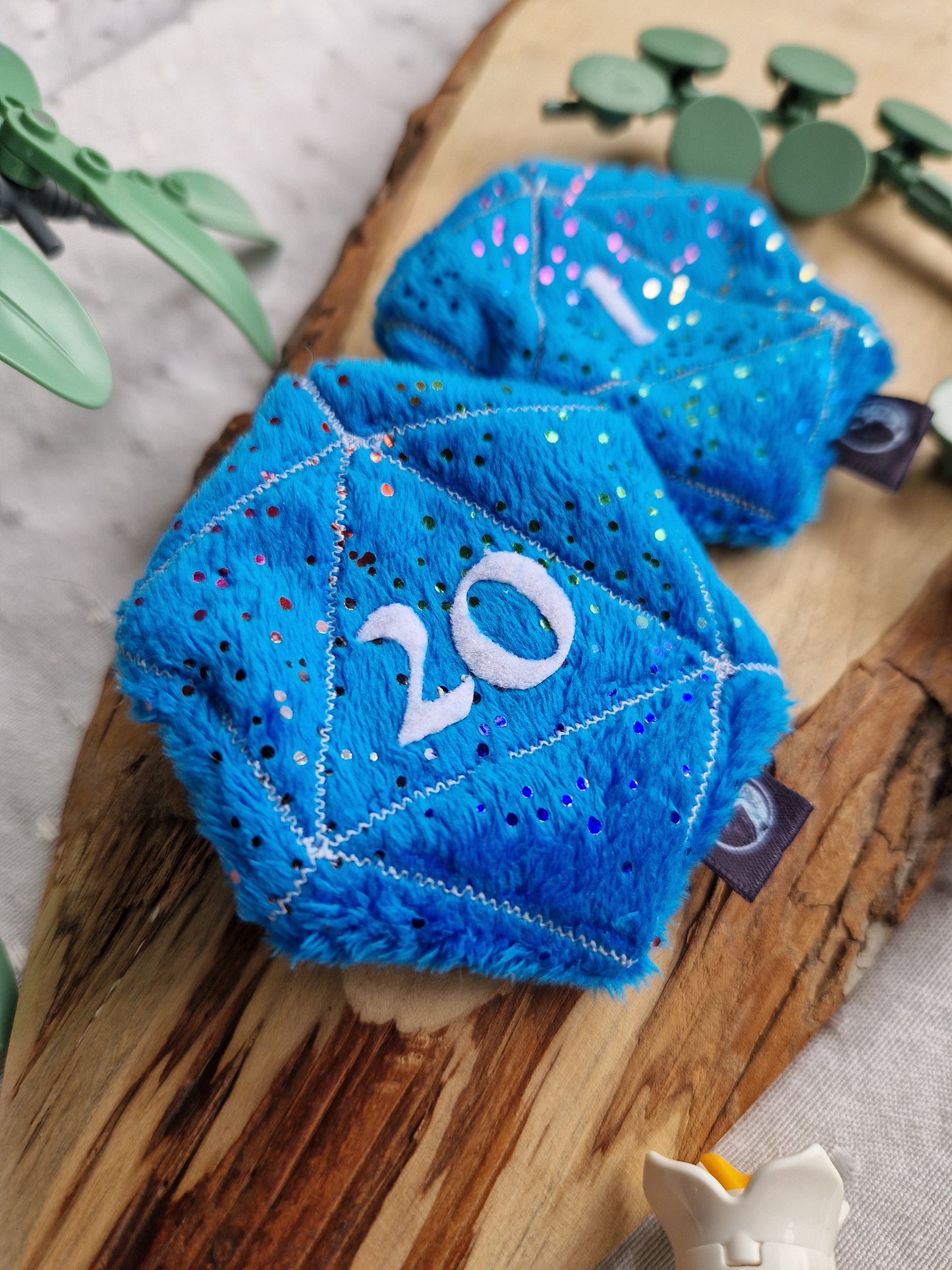 Dice D20 - fidget plush - blue rainbow