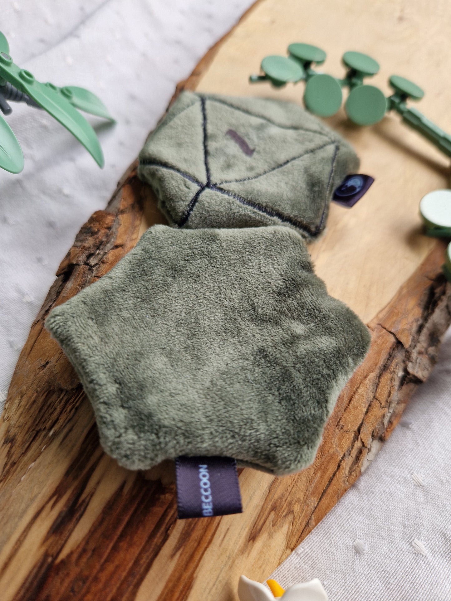 Dice D20 - fidget plush - dark green with black