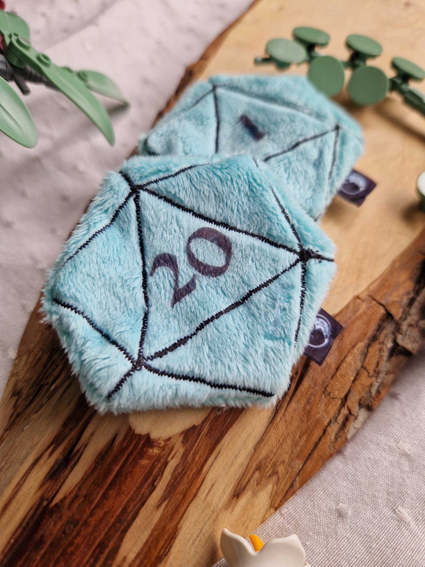 Dice D20 - fidget plush - mint