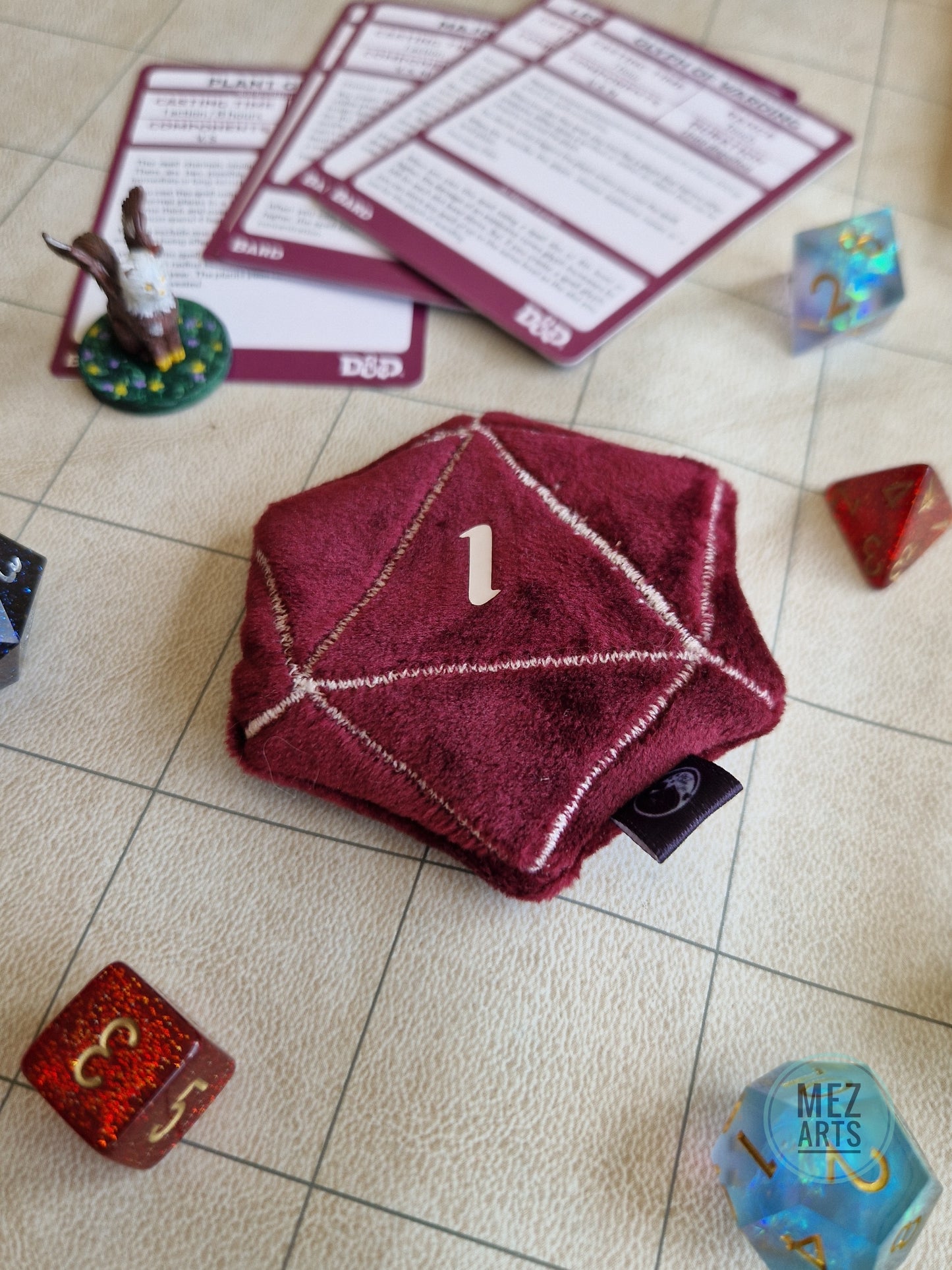 Dice D20 - fidget plush - burgundy red 1