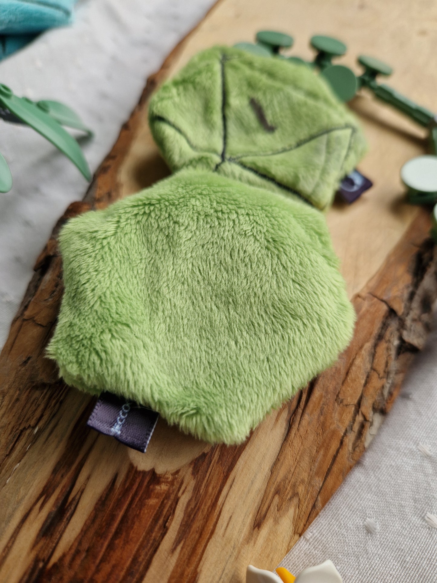 Dice D20 - fidget plush - light green