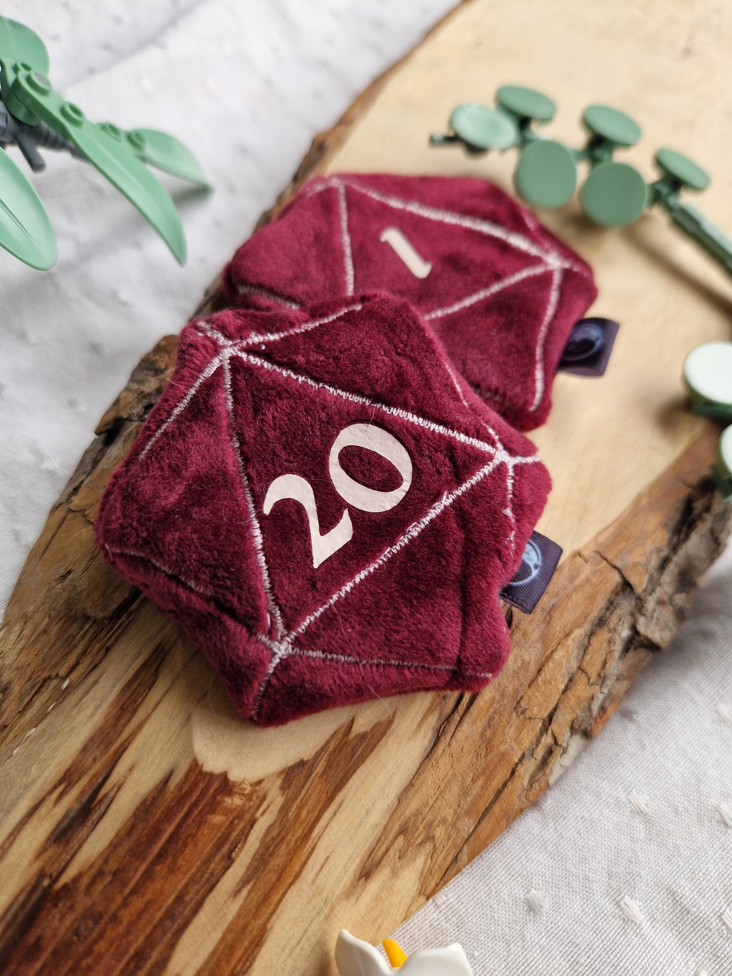 Dice D20 - fidget plush - burgundy red