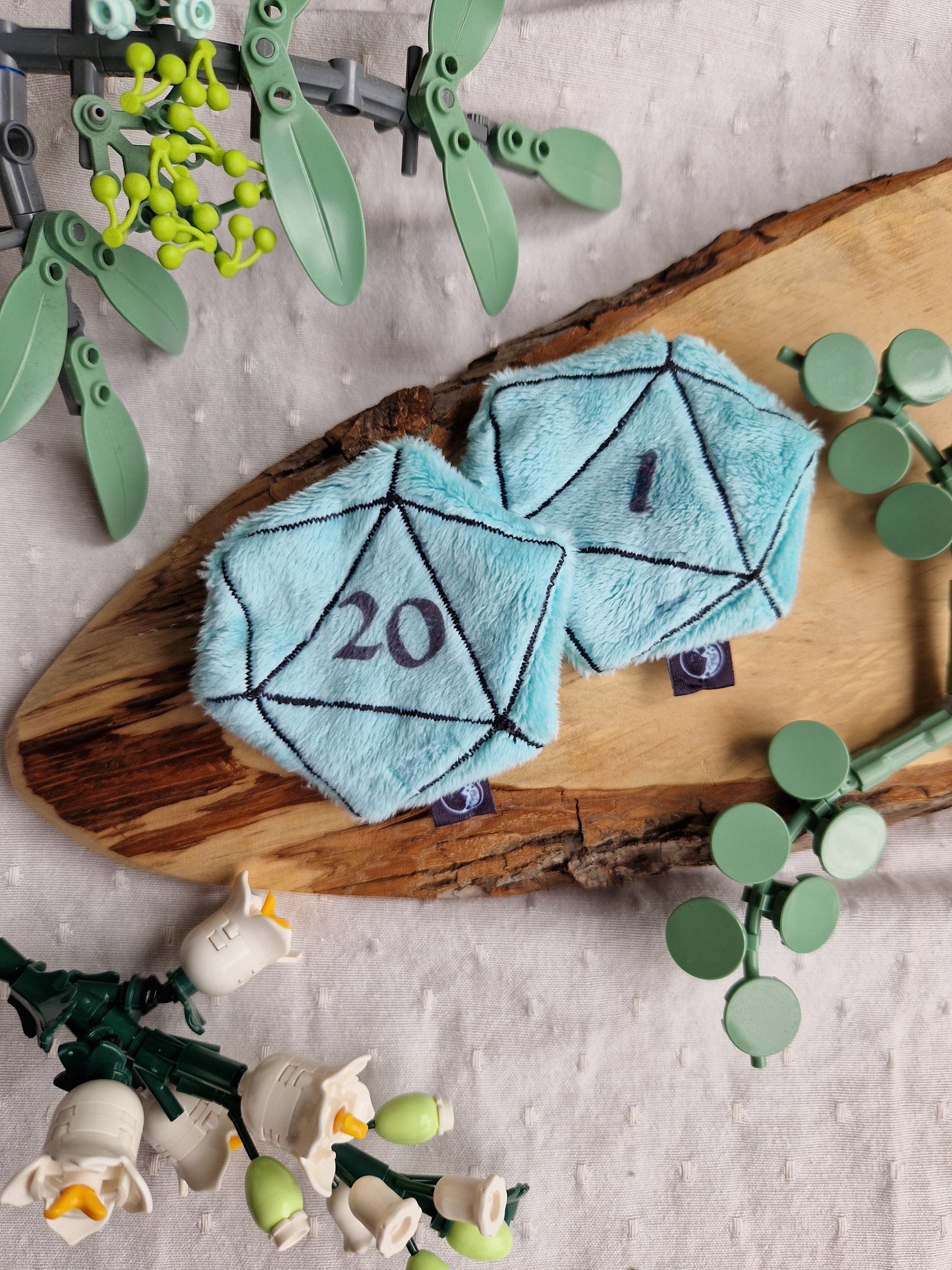 Dice D20 - fidget plush - mint
