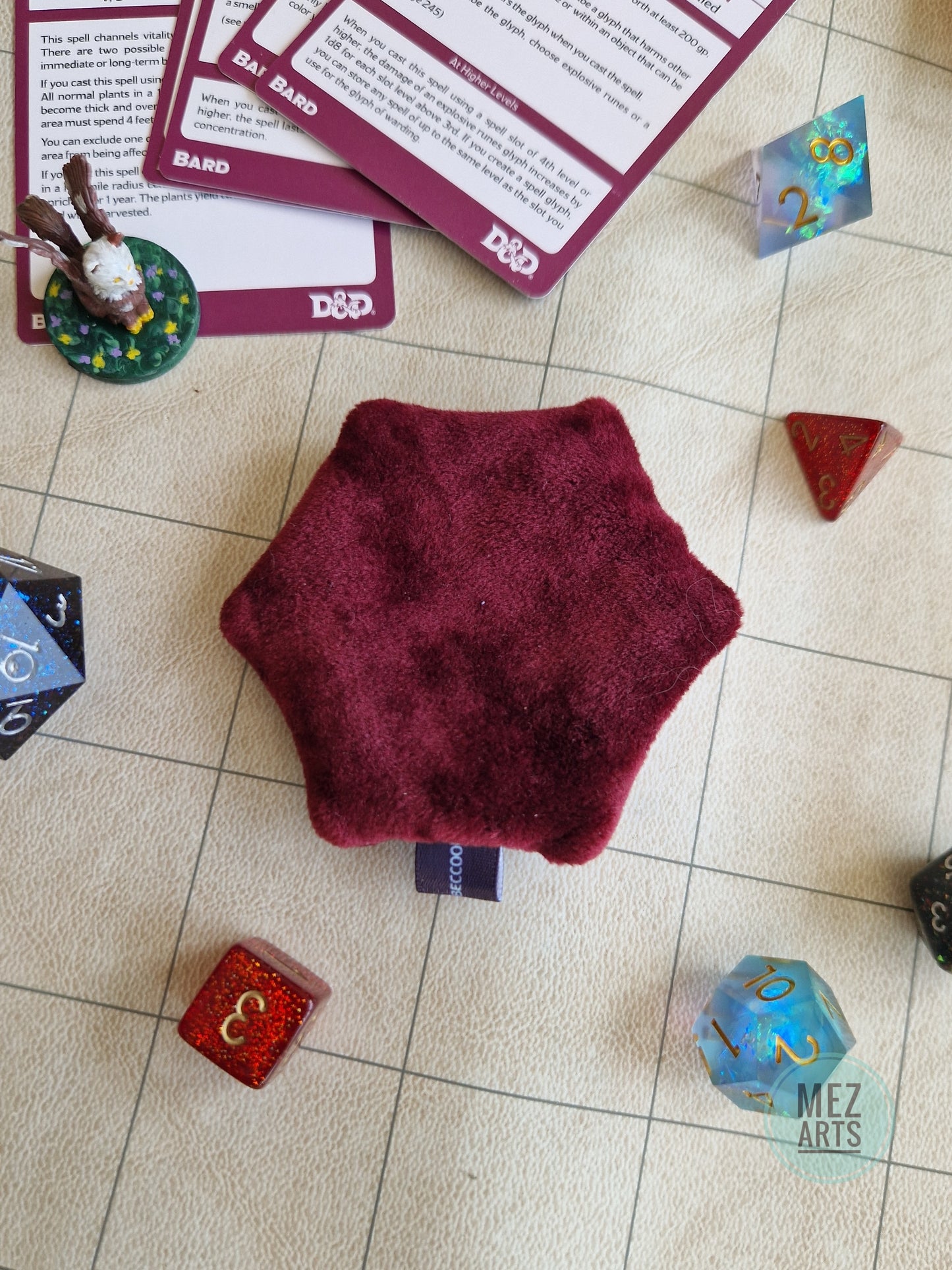 Dice D20 - fidget plush - burgundy red 1