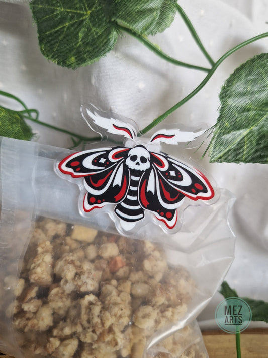 Skull moth | Clip