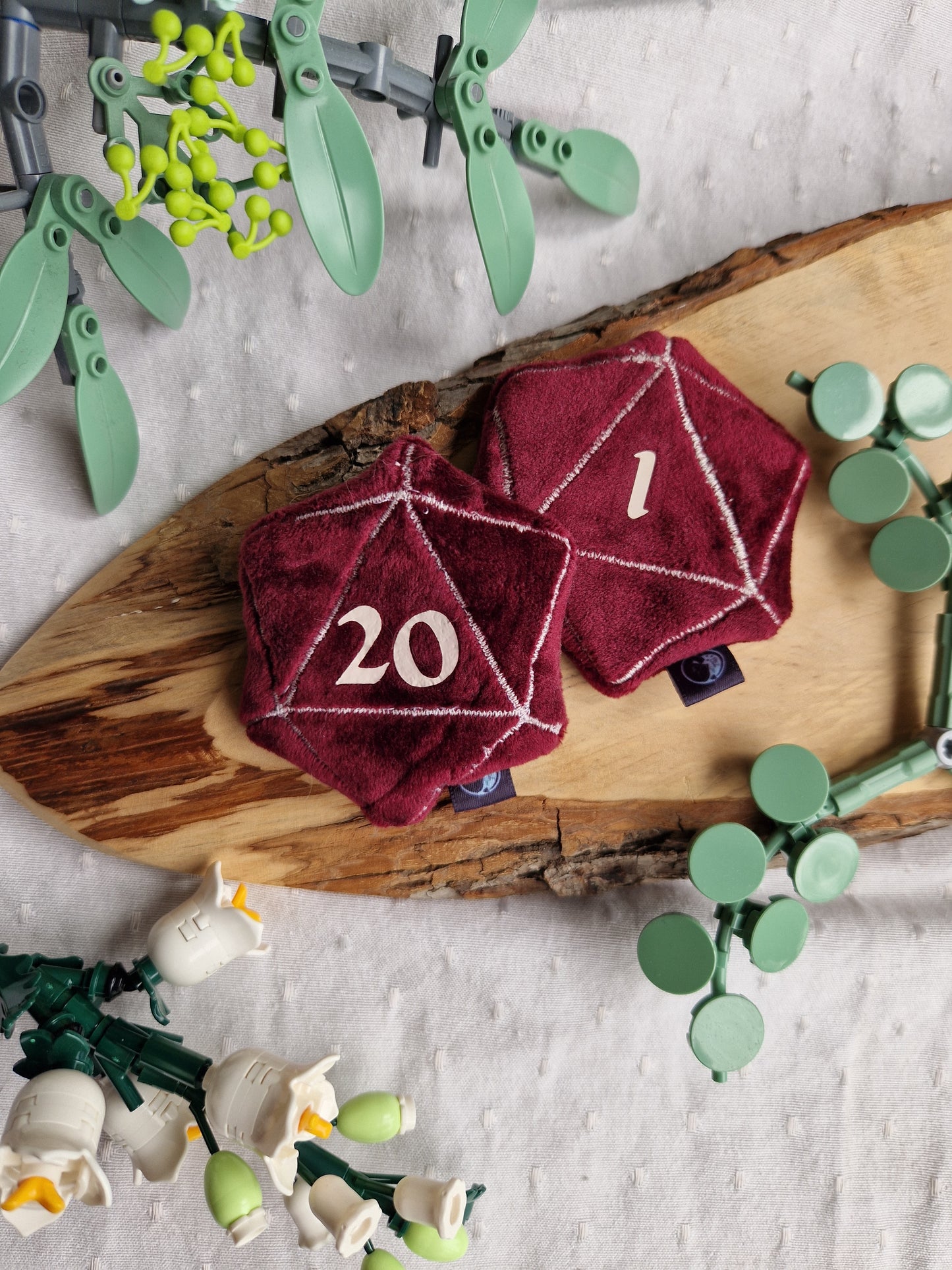 Dice D20 - fidget plush - burgundy red