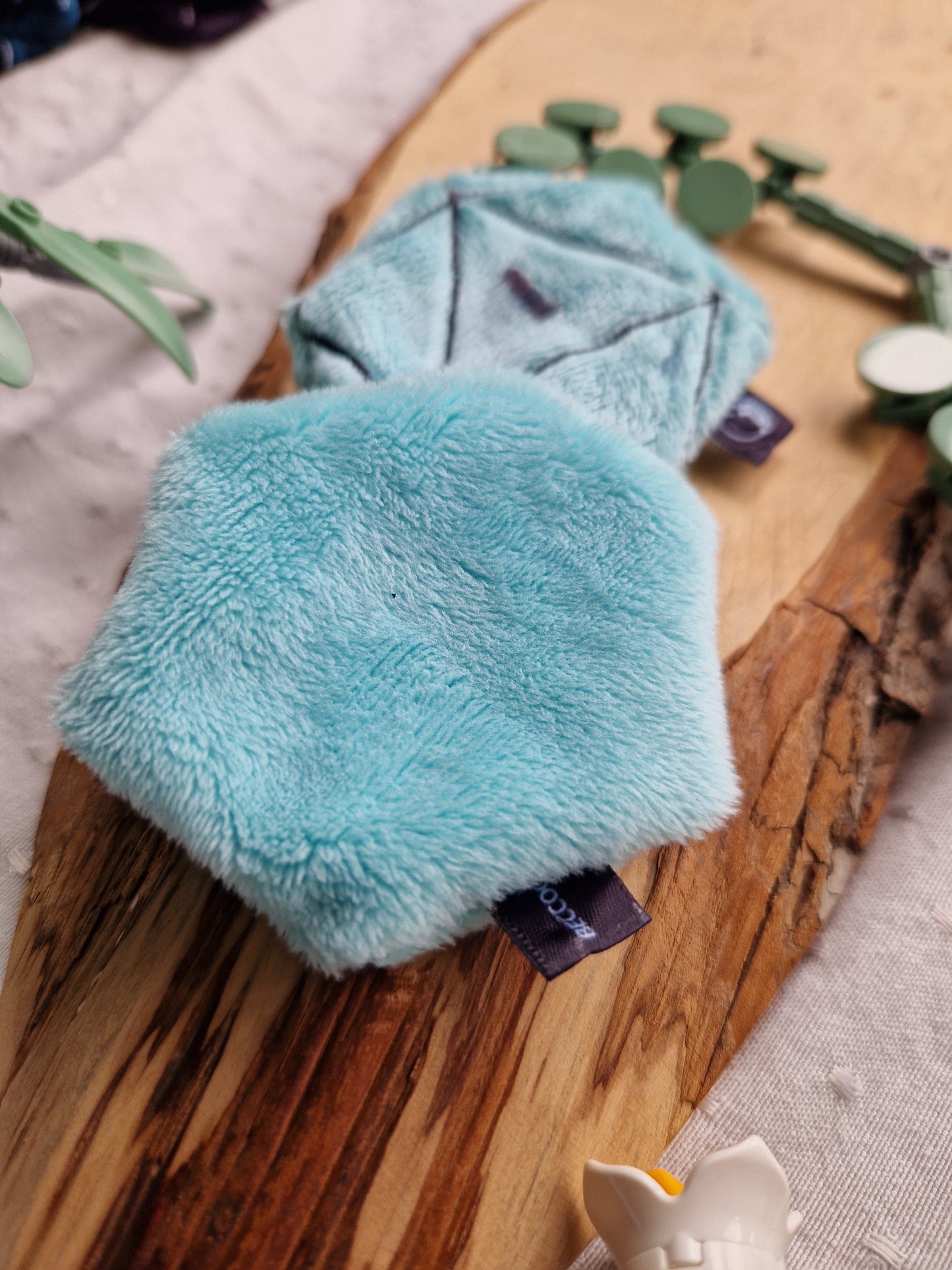 Dice D20 - fidget plush - mint